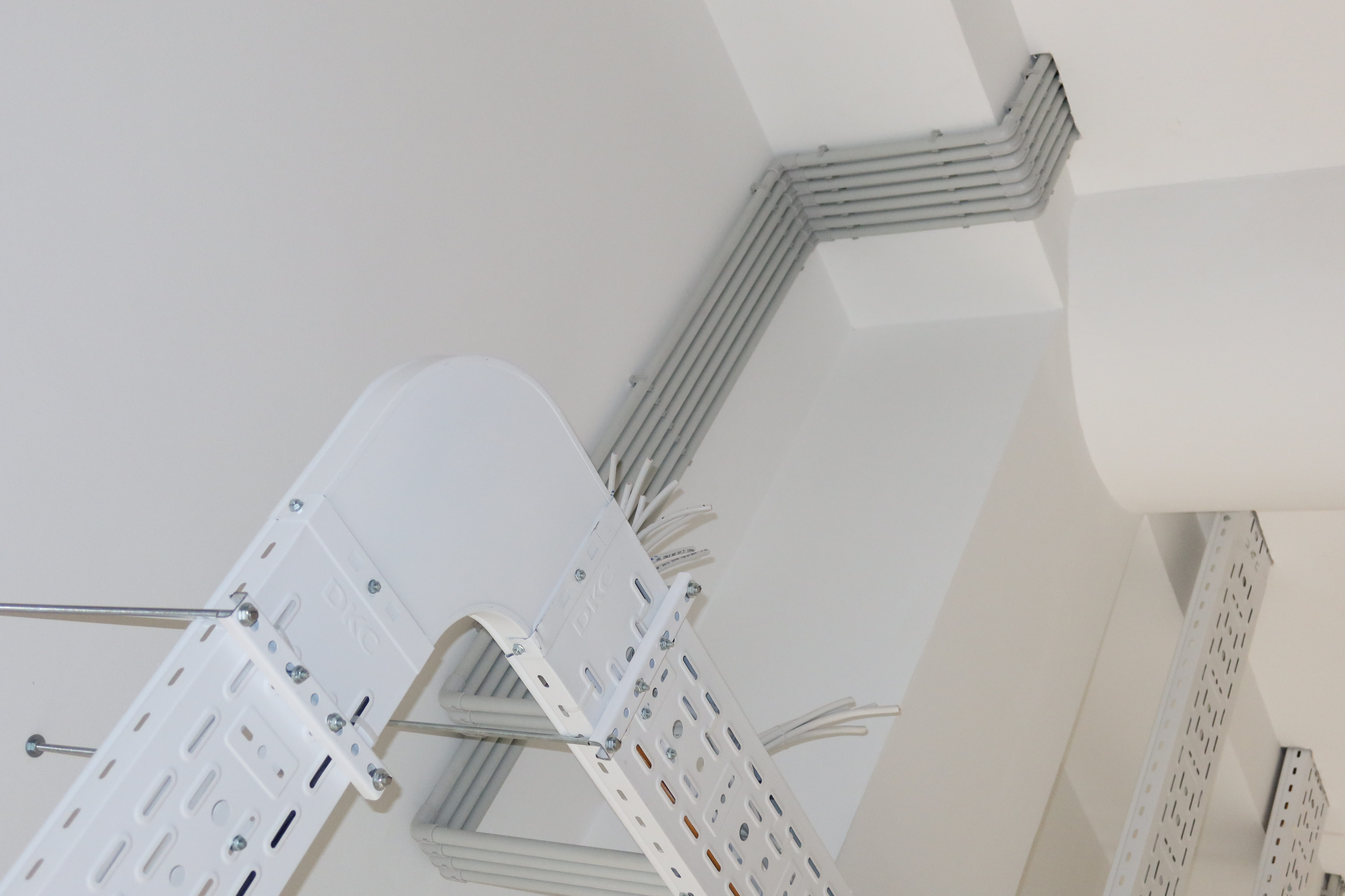 Modena Business Center - Azatutyan 1/15